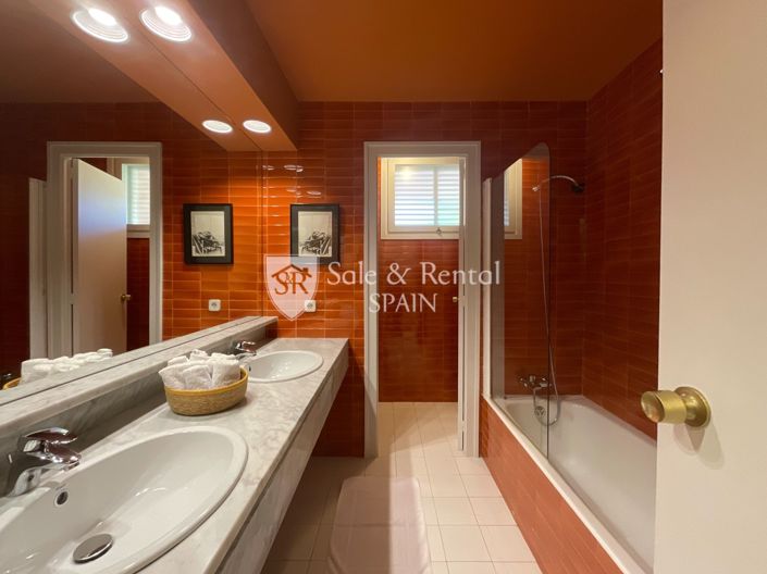 Image No.56-4 Bed Villa for sale