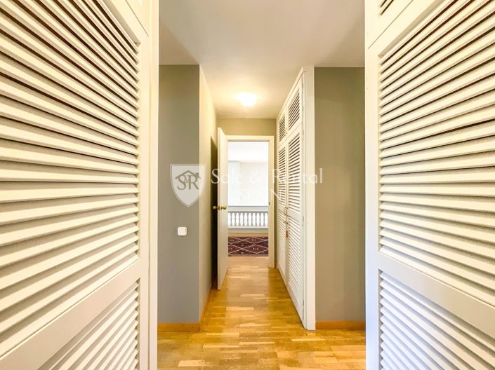 Image No.77-4 Bed Villa for sale