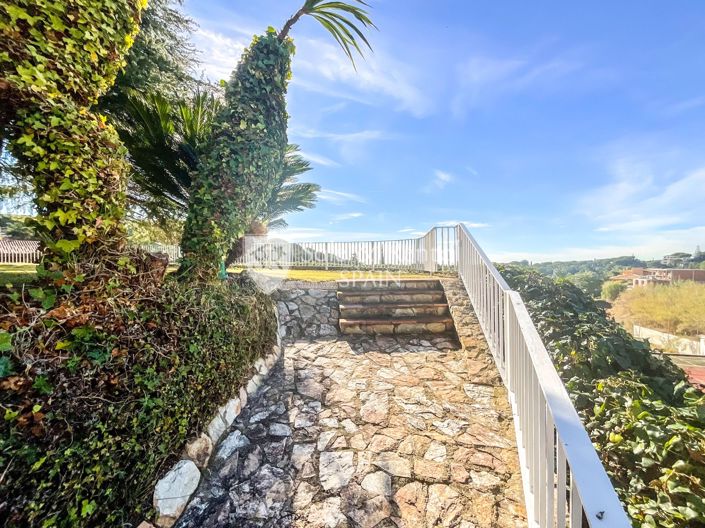 Image No.93-4 Bed Villa for sale