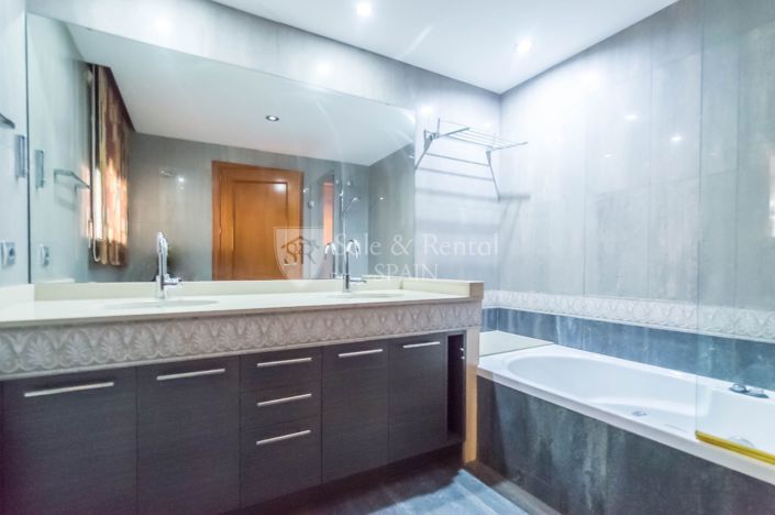 Image No.26-5 Bed Villa for sale