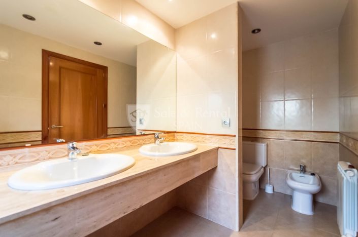 Image No.39-5 Bed Villa for sale