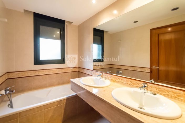 Image No.40-5 Bed Villa for sale