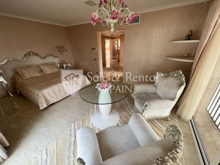 Image No.102-10 Bed Villa for sale