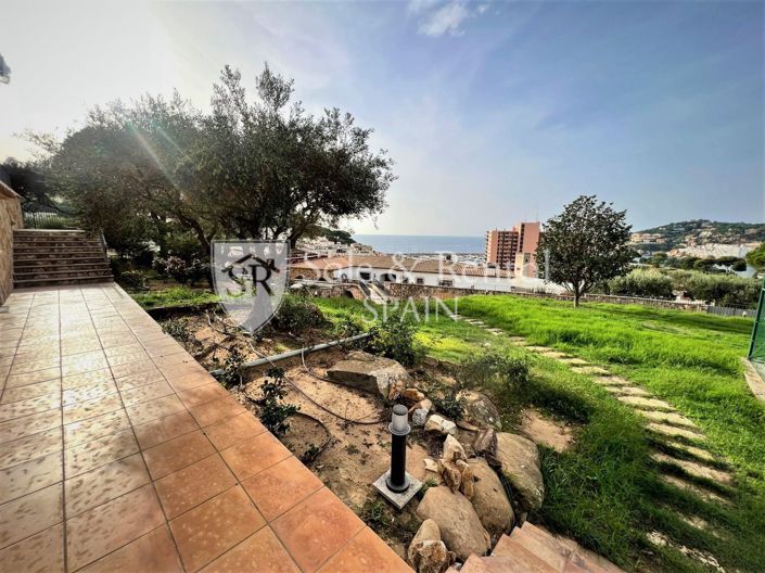 Image No.2-10 Bed Villa for sale