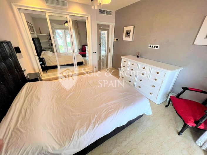 Image No.20-10 Bed Villa for sale