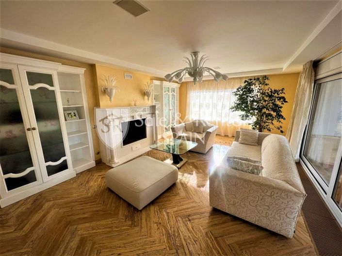 Image No.31-10 Bed Villa for sale