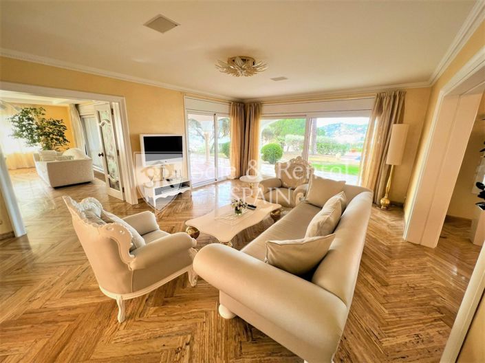 Image No.35-10 Bed Villa for sale