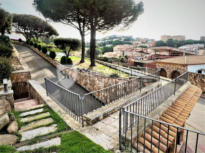 Image No.54-10 Bed Villa for sale