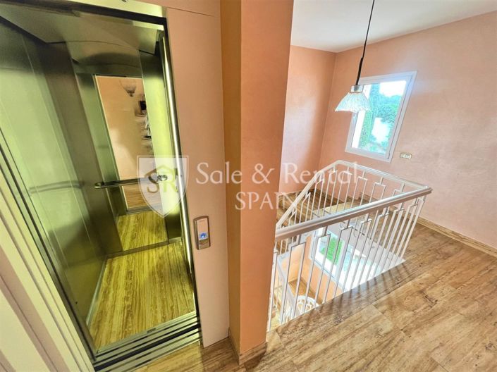 Image No.82-10 Bed Villa for sale