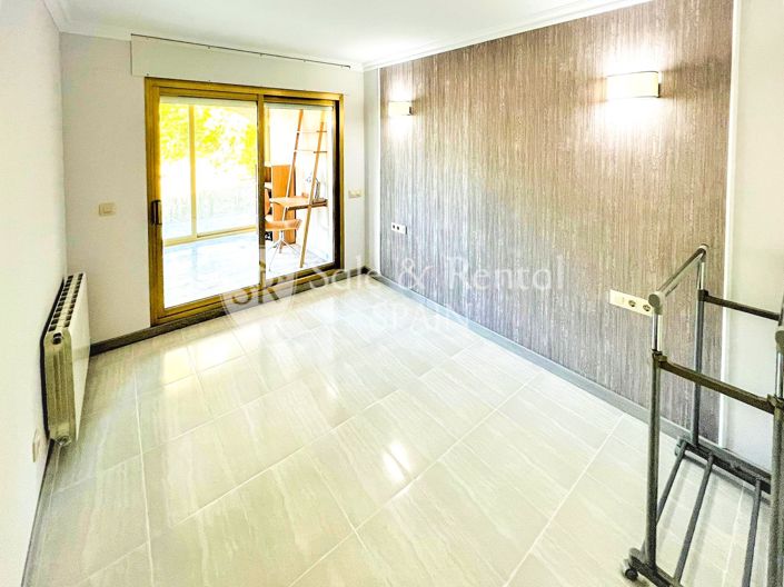 Image No.17-3 Bed Flat for sale