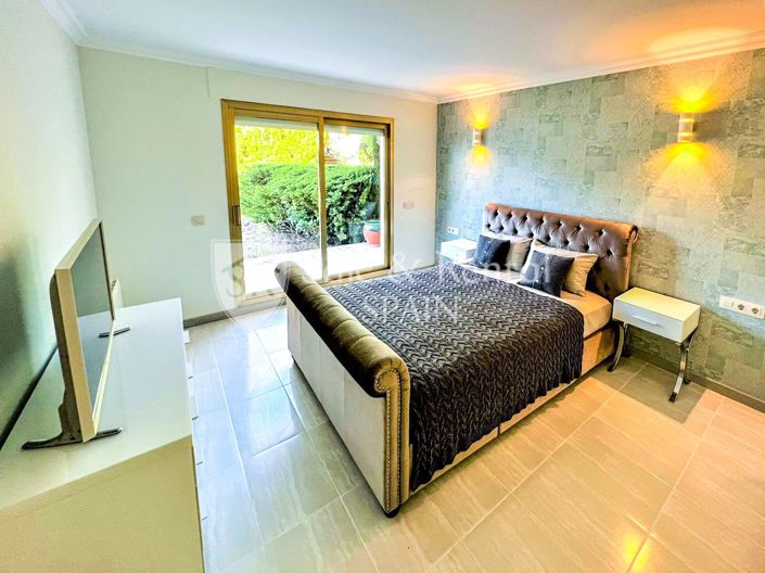 Image No.18-3 Bed Flat for sale