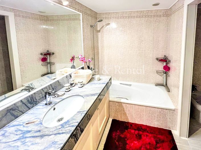 Image No.22-3 Bed Flat for sale