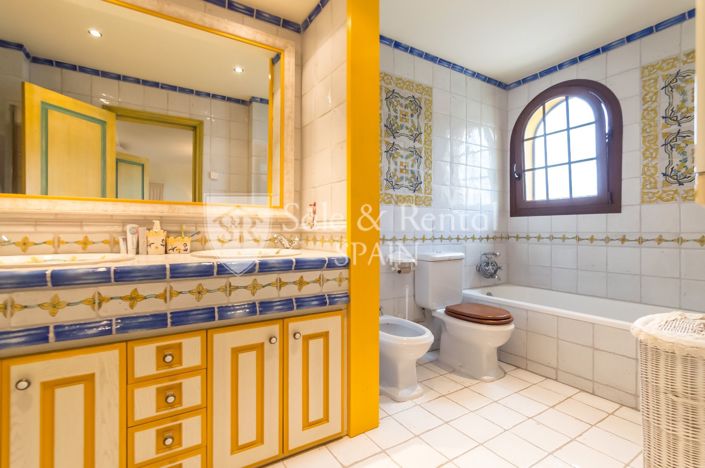 Image No.28-5 Bed Villa for sale