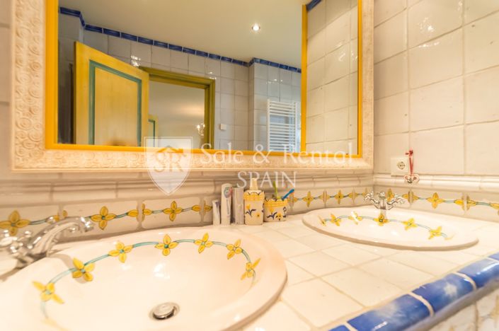 Image No.29-5 Bed Villa for sale