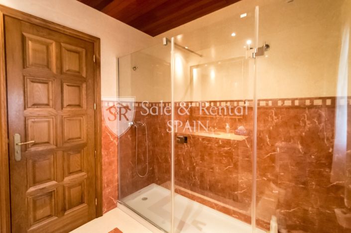 Image No.40-5 Bed Villa for sale