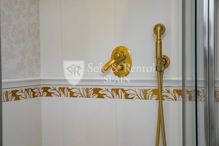 Image No.37-5 Bed Villa for sale