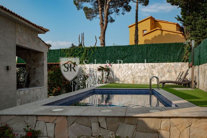 Image No.68-5 Bed Villa for sale