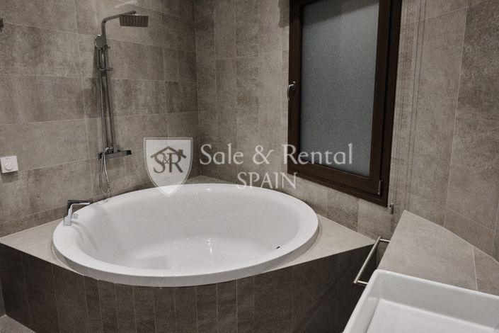 Image No.26-5 Bed Villa for sale