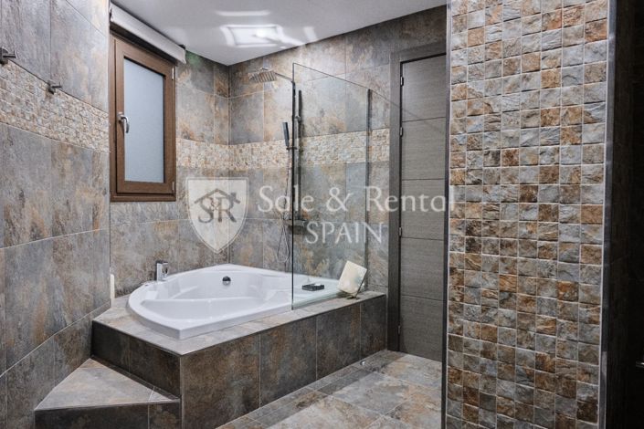 Image No.42-5 Bed Villa for sale