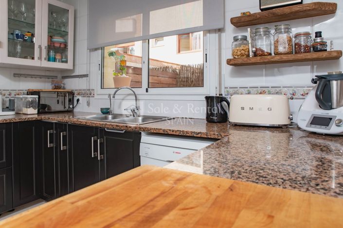 Image No.10-4 Bed Property for sale