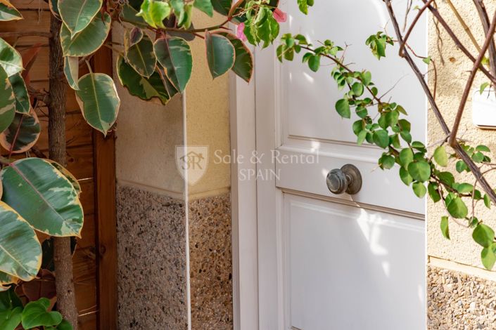 Image No.13-4 Bed Property for sale