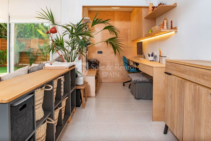 Image No.19-4 Bed Property for sale