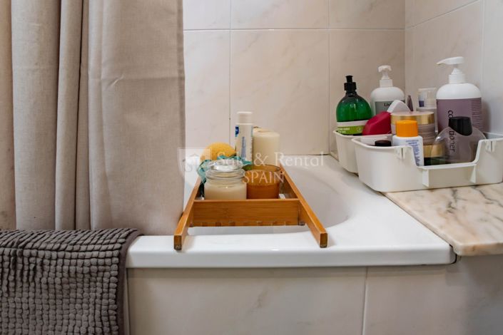 Image No.30-4 Bed Property for sale