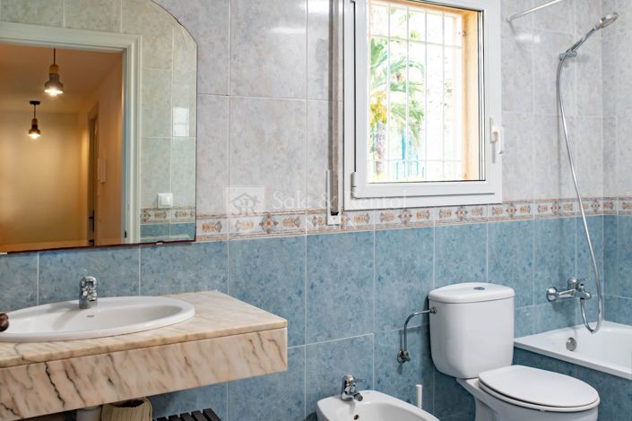 Image No.36-4 Bed Property for sale