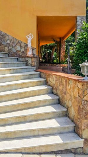 Image No.28-8 Bed Villa for sale