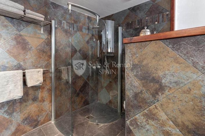 Image No.18-3 Bed Flat for sale