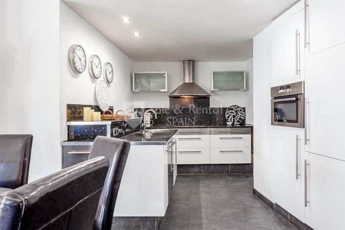 Image No.6-3 Bed Flat for sale