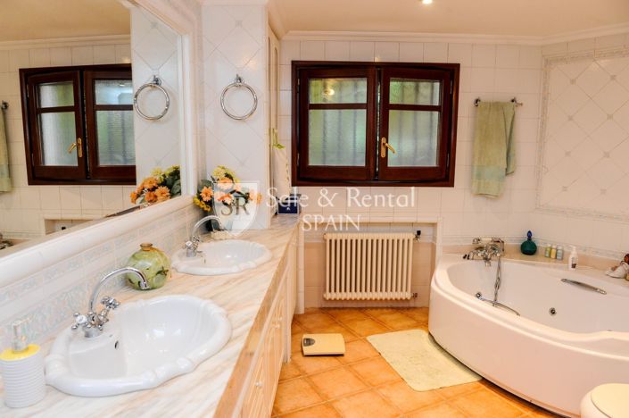 Image No.29-4 Bed Villa for sale