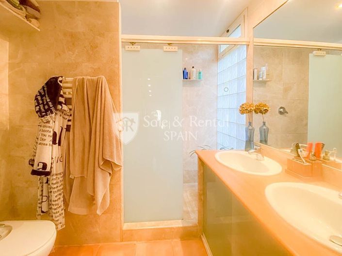 Image No.15-2 Bed Villa for sale