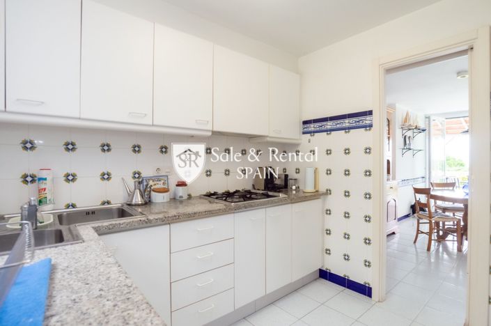 Image No.11-8 Bed Villa for sale