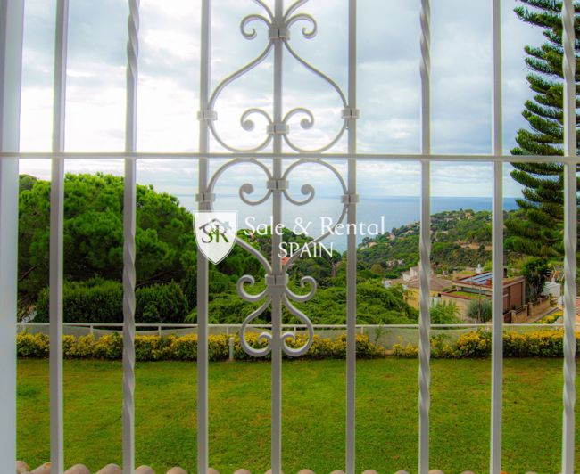 Image No.20-8 Bed Villa for sale