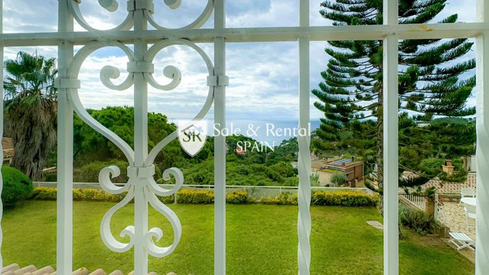 Image No.24-8 Bed Villa for sale