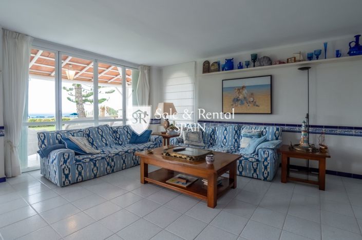 Image No.9-8 Bed Villa for sale