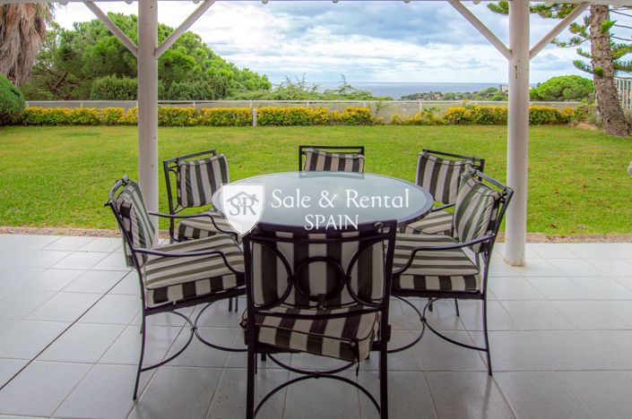 Image No.10-8 Bed Villa for sale