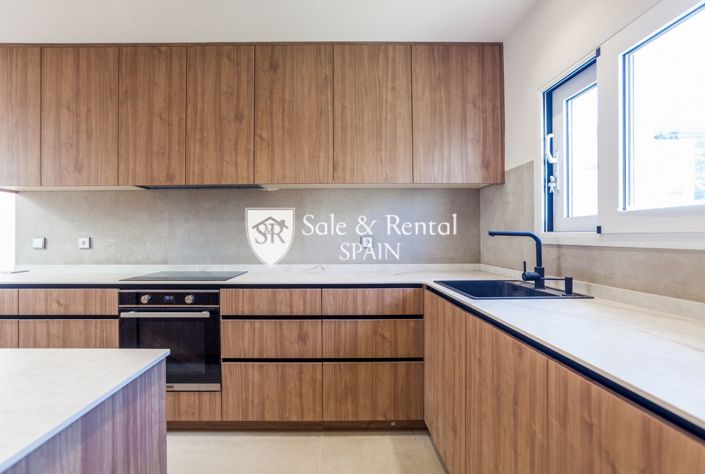 Image No.11-4 Bed Flat for sale