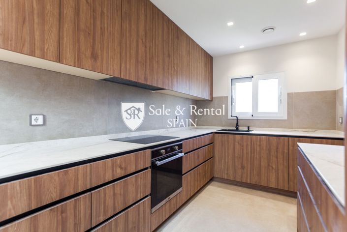 Image No.12-4 Bed Flat for sale