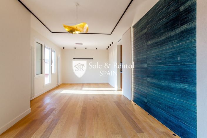 Image No.21-4 Bed Flat for sale