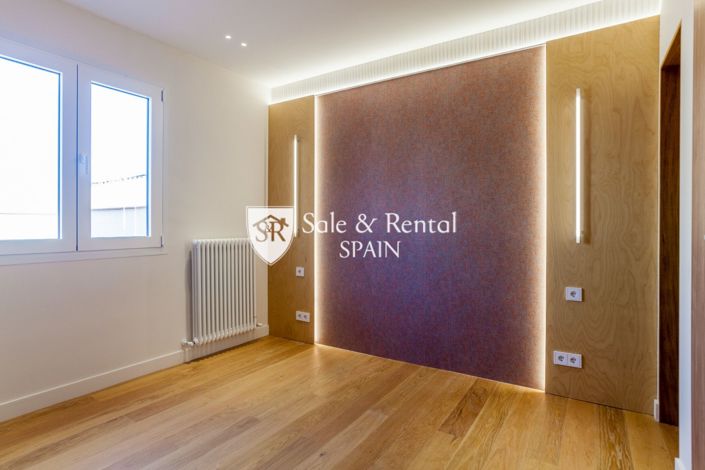 Image No.24-4 Bed Flat for sale