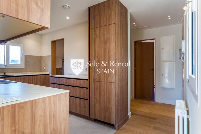 Image No.4-4 Bed Flat for sale