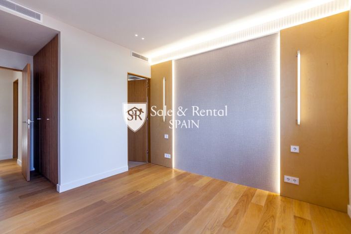 Image No.32-4 Bed Flat for sale