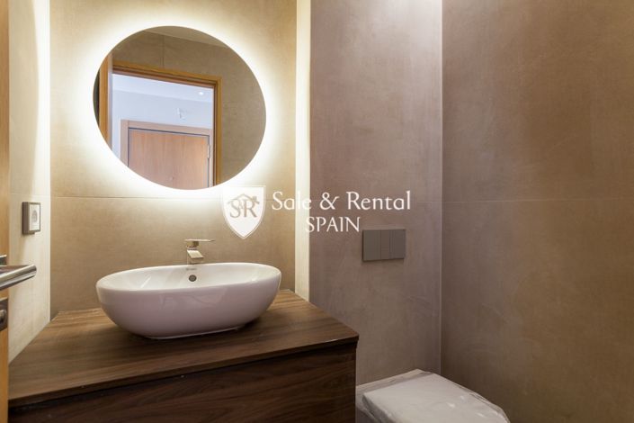 Image No.42-4 Bed Flat for sale