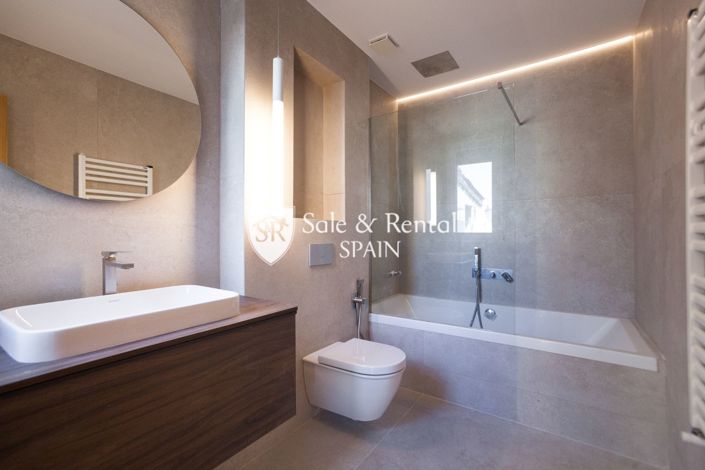 Image No.48-4 Bed Flat for sale