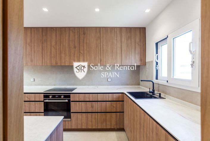 Image No.10-4 Bed Flat for sale