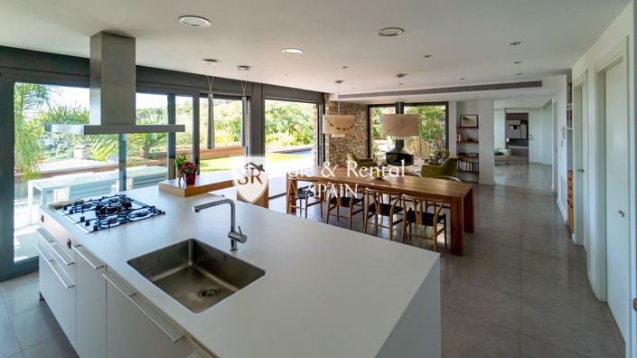 Image No.5-5 Bed Villa for sale