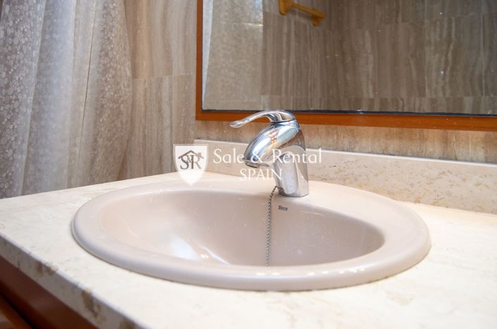 Image No.19-3 Bed Flat for sale