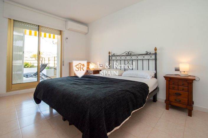 Image No.28-3 Bed Flat for sale